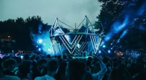 Group-Friendly Stays in Brussels: Why Comenstay Is Perfect for Music Festival Weekends